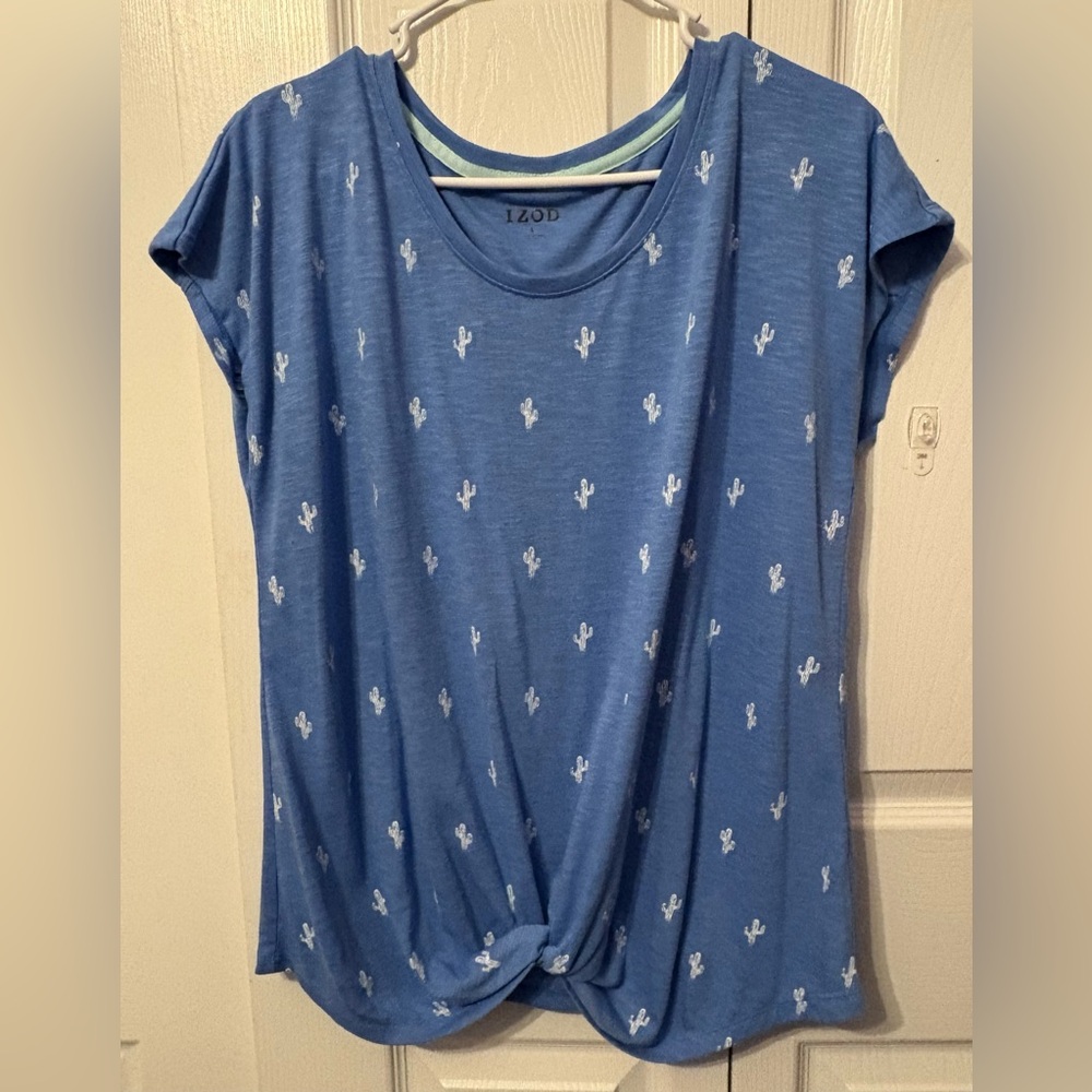 Izod Top.  Size Large